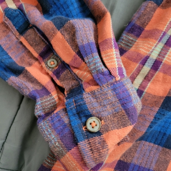 Mossimo | Y2K Red/Blue Plaid Button Down Flannel Shirt (SIZE M) - Picture 6 of 9